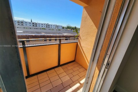 Condominio en alquiler en Miami, Florida, 2 dormitorios, 78.04 m2 № 2010796 - foto 19