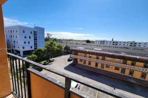 Condominio en alquiler en Miami, Florida, 2 dormitorios, 78.04 m2 № 2010796 - foto 21