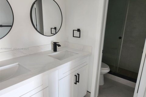 Condominio en alquiler en Miami, Florida, 2 dormitorios, 78.04 m2 № 2010796 - foto 9