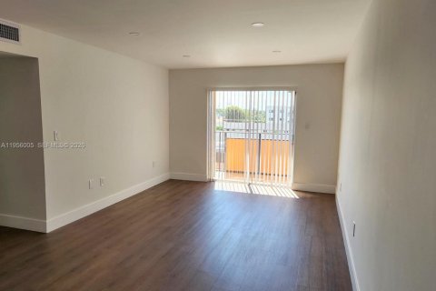 Condominio en alquiler en Miami, Florida, 2 dormitorios, 78.04 m2 № 2010796 - foto 6