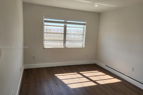 Condominio en alquiler en Miami, Florida, 2 dormitorios, 78.04 m2 № 2010796 - foto 17