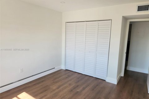 Condominio en alquiler en Miami, Florida, 2 dormitorios, 78.04 m2 № 2010796 - foto 16
