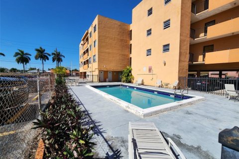 Condominio en alquiler en Miami, Florida, 2 dormitorios, 78.04 m2 № 2010796 - foto 22