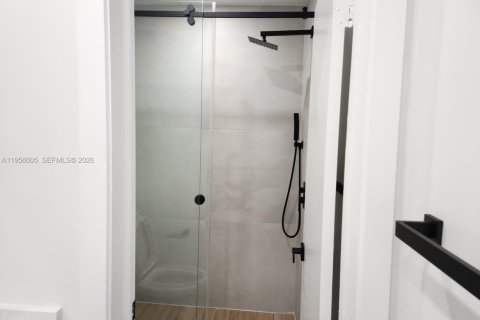 Condominio en alquiler en Miami, Florida, 2 dormitorios, 78.04 m2 № 2010796 - foto 10