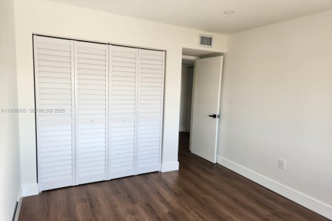 Condominio en alquiler en Miami, Florida, 2 dormitorios, 78.04 m2 № 2010796 - foto 15