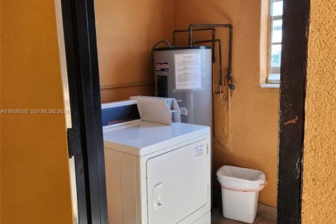 Condominio en alquiler en Miami, Florida, 2 dormitorios, 78.04 m2 № 2010796 - foto 24