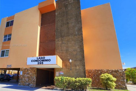 Condominio en alquiler en Miami, Florida, 2 dormitorios, 78.04 m2 № 2010796 - foto 25