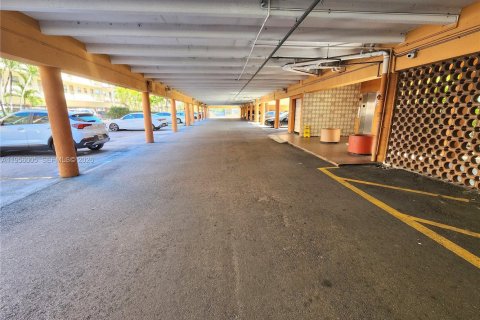 Condominio en alquiler en Miami, Florida, 2 dormitorios, 78.04 m2 № 2010796 - foto 26