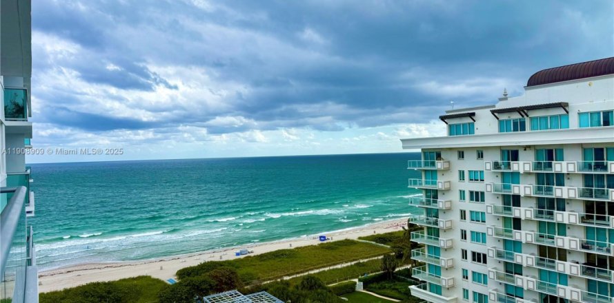 Condo in Surfside, Florida, 1 bedroom № 2082123
