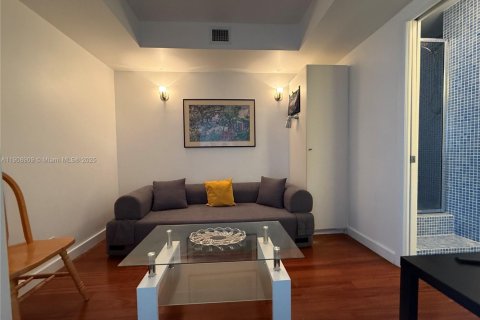 Condo in Surfside, Florida, 1 bedroom № 2082123 - photo 26