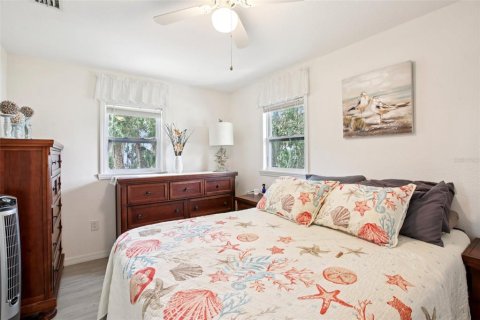 House in Weeki Wachee, Florida 2 bedrooms, 74.32 sq.m. № 1884991 - photo 25