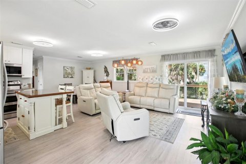 House in Weeki Wachee, Florida 2 bedrooms, 74.32 sq.m. № 1884991 - photo 7
