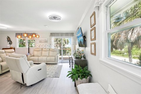 House in Weeki Wachee, Florida 2 bedrooms, 74.32 sq.m. № 1884991 - photo 8