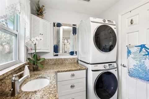 House in Weeki Wachee, Florida 2 bedrooms, 74.32 sq.m. № 1884991 - photo 22