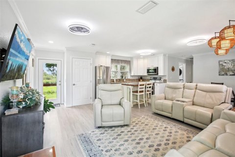 House in Weeki Wachee, Florida 2 bedrooms, 74.32 sq.m. № 1884991 - photo 9