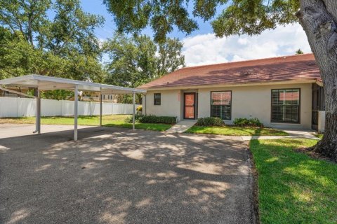 House in Clearwater, Florida 2 bedrooms, 143.72 sq.m. № 2218829