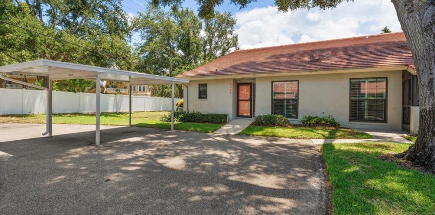House in Clearwater, Florida 2 bedrooms, 143.72 sq.m. № 2218829