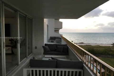 Copropriété à louer à Key Biscayne, Floride: 2 chambres, 117.06 m2 № 1878946 - photo 1