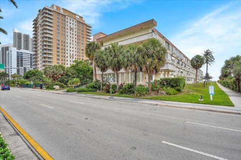 Copropriété à vendre à Hallandale Beach, Floride: 1 chambre, 81.57 m2 № 1934236 - photo 2