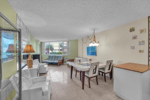 Copropriété à vendre à Hallandale Beach, Floride: 1 chambre, 81.57 m2 № 1934236 - photo 6