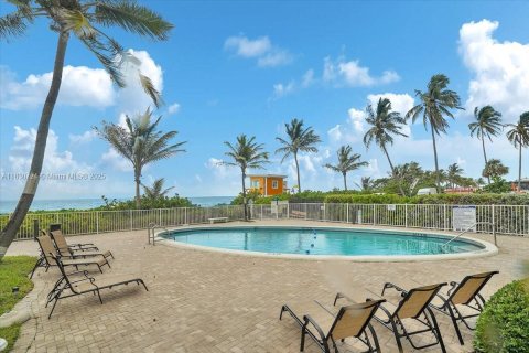 Copropriété à vendre à Hallandale Beach, Floride: 1 chambre, 81.57 m2 № 1934236 - photo 17