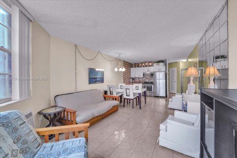 Copropriété à vendre à Hallandale Beach, Floride: 1 chambre, 81.57 m2 № 1934236 - photo 5