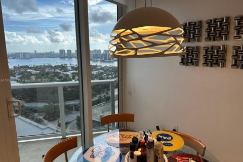 Copropriété à louer à Sunny Isles Beach, Floride: 3 chambres, 205.31 m2 № 1932925 - photo 5