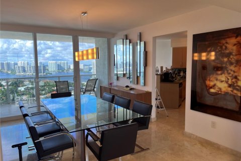 Copropriété à louer à Sunny Isles Beach, Floride: 3 chambres, 205.31 m2 № 1932925 - photo 9