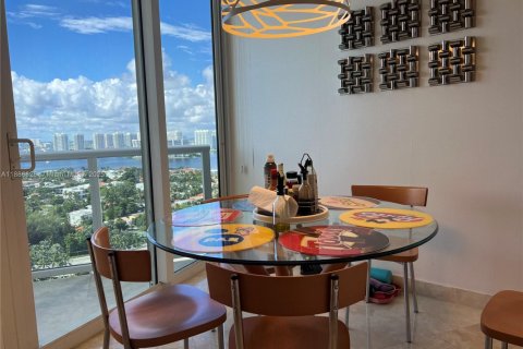 Copropriété à louer à Sunny Isles Beach, Floride: 3 chambres, 205.31 m2 № 1932925 - photo 11
