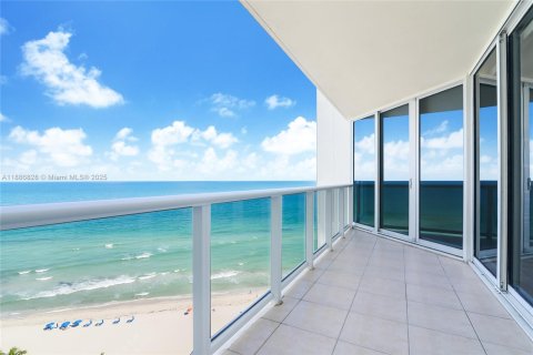 Copropriété à louer à Sunny Isles Beach, Floride: 3 chambres, 205.31 m2 № 1932925 - photo 1