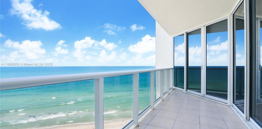 Condo à Sunny Isles Beach, Floride, 3 chambres № 1932925