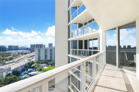 Copropriété à louer à Sunny Isles Beach, Floride: 3 chambres, 205.31 m2 № 1932925 - photo 2