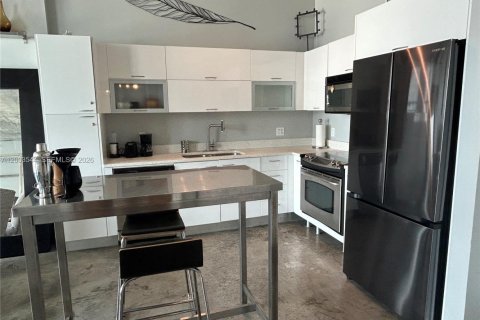Condo in Miami, Florida, 1 bedroom  № 2075363 - photo 4
