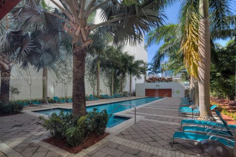 Condo in Miami, Florida, 1 bedroom  № 2075363 - photo 15