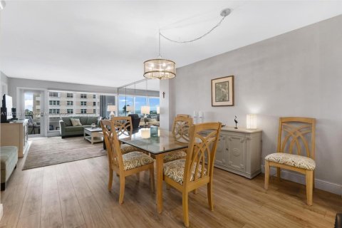 Condominio en venta en Lauderdale-by-the-Sea, Florida, 2 dormitorios, 93.09 m2 № 1954654 - foto 29