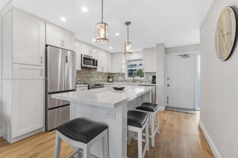 Condominio en venta en Lauderdale-by-the-Sea, Florida, 2 dormitorios, 93.09 m2 № 1954654 - foto 7