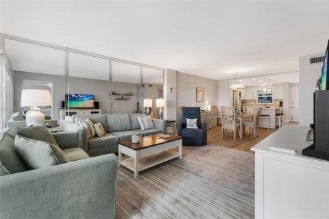Condominio en venta en Lauderdale-by-the-Sea, Florida, 2 dormitorios, 93.09 m2 № 1954654 - foto 25