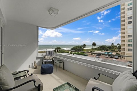 Condominio en venta en Lauderdale-by-the-Sea, Florida, 2 dormitorios, 93.09 m2 № 1954654 - foto 1