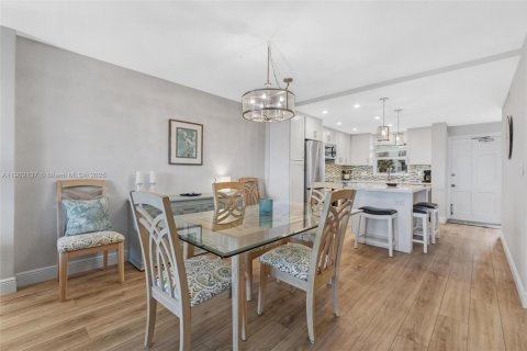 Condominio en venta en Lauderdale-by-the-Sea, Florida, 2 dormitorios, 93.09 m2 № 1954654 - foto 28