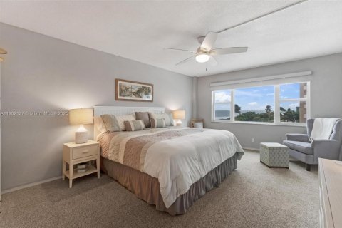 Condominio en venta en Lauderdale-by-the-Sea, Florida, 2 dormitorios, 93.09 m2 № 1954654 - foto 15