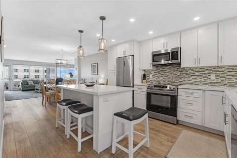 Condominio en venta en Lauderdale-by-the-Sea, Florida, 2 dormitorios, 93.09 m2 № 1954654 - foto 4