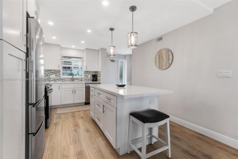 Condominio en venta en Lauderdale-by-the-Sea, Florida, 2 dormitorios, 93.09 m2 № 1954654 - foto 6