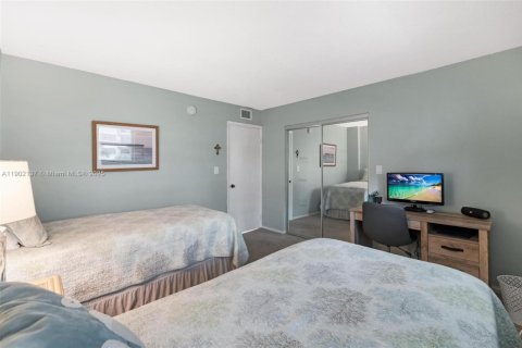 Condominio en venta en Lauderdale-by-the-Sea, Florida, 2 dormitorios, 93.09 m2 № 1954654 - foto 22