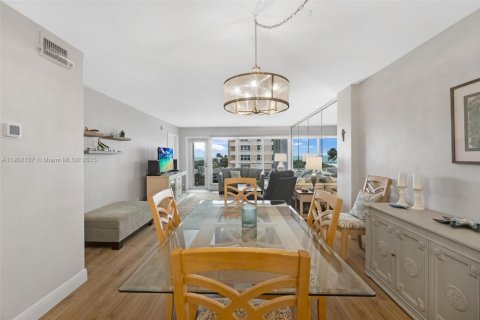Condominio en venta en Lauderdale-by-the-Sea, Florida, 2 dormitorios, 93.09 m2 № 1954654 - foto 30