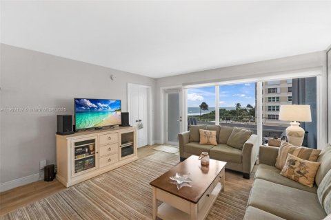 Condominio en venta en Lauderdale-by-the-Sea, Florida, 2 dormitorios, 93.09 m2 № 1954654 - foto 27