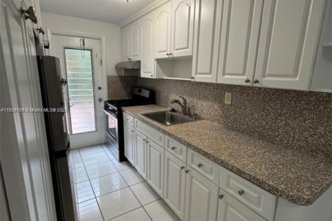 Condo in Miami Beach, Florida, 1 bedroom  № 2376341 - photo 7