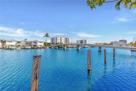 Condo in Miami Beach, Florida, 1 bedroom  № 2376341 - photo 23