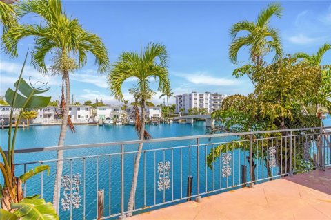 Condo in Miami Beach, Florida, 1 bedroom  № 2376341 - photo 22
