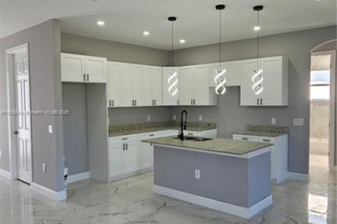 Casa en alquiler en Lehigh Acres, Florida, 3 dormitorios, 144.83 m2 № 1874698 - foto 10
