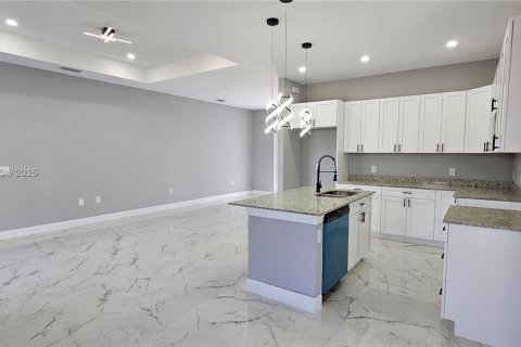 Casa en alquiler en Lehigh Acres, Florida, 3 dormitorios, 144.83 m2 № 1874698 - foto 12